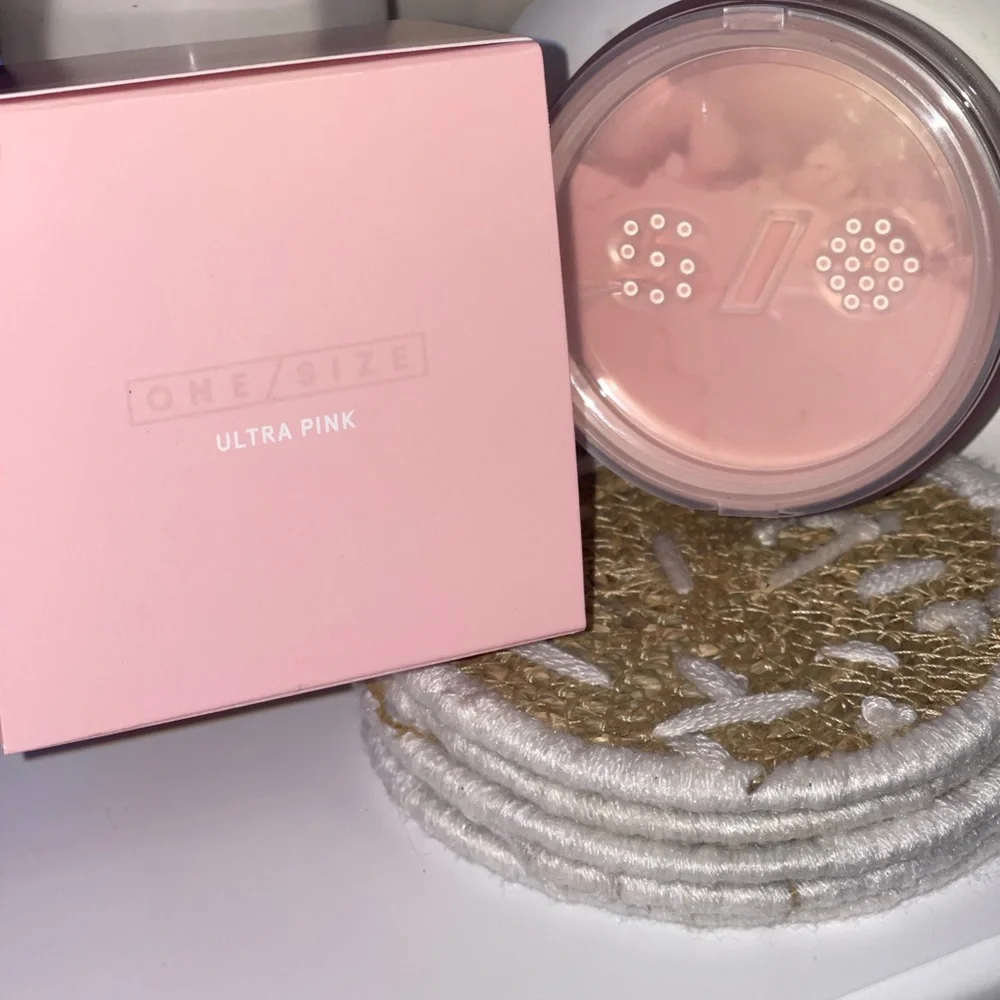 ONE/SIZE By Patrick Starrr Ultima Blurring Setting Powder In Ultra Pink